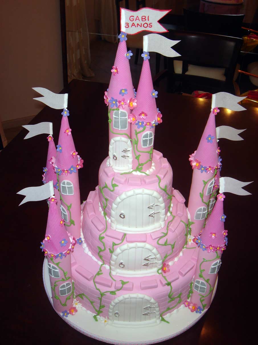 Torta Castello della Principessa: Il Sogno Perfetto