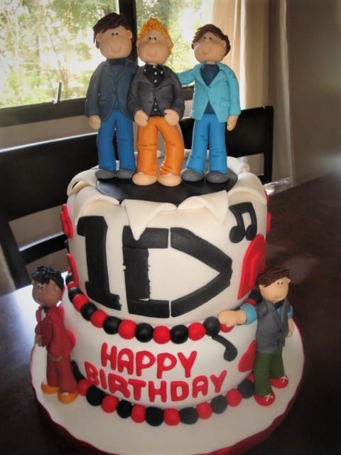 Torta One Direction: L'Omaggio Perfetto per i Fan di 1D
