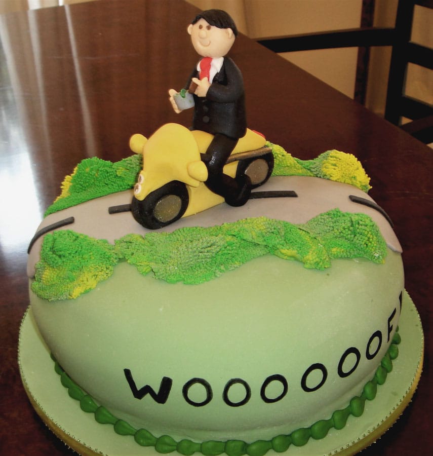 Torta Motociclista Elegante: Adrenalina e Classe