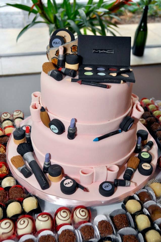 Torta Trucco: Una Torta Bellissima sul Tema Make-Up