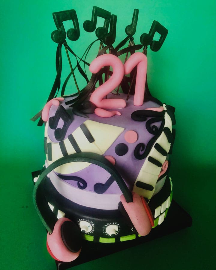 Torta Musica e Discoteca: Per Chi Vive al Ritmo