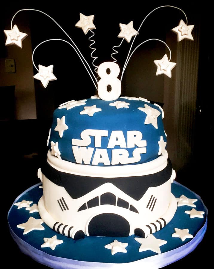 Torta Star Wars: Il Potere si Risveglia nella Tua Festa