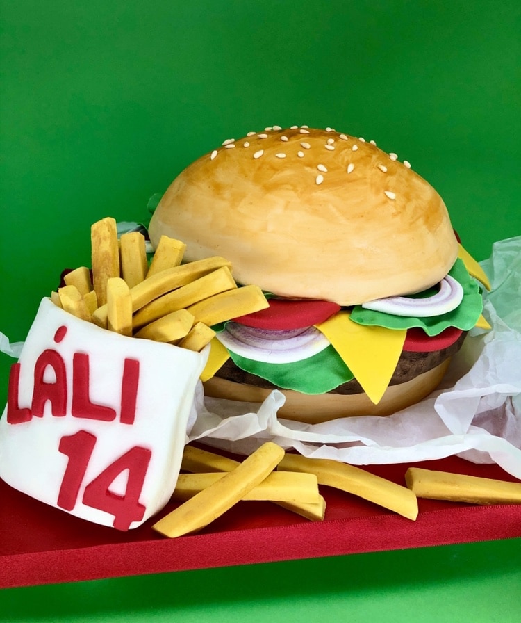 Torta X Burger in Pasta di Zucchero