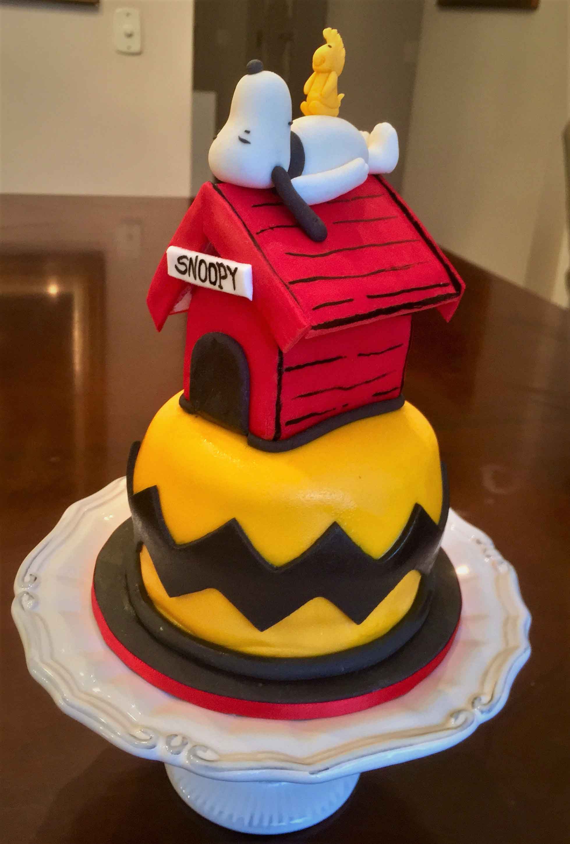 Torta per bambini personalizzata con personaggi in pasta di zucchero