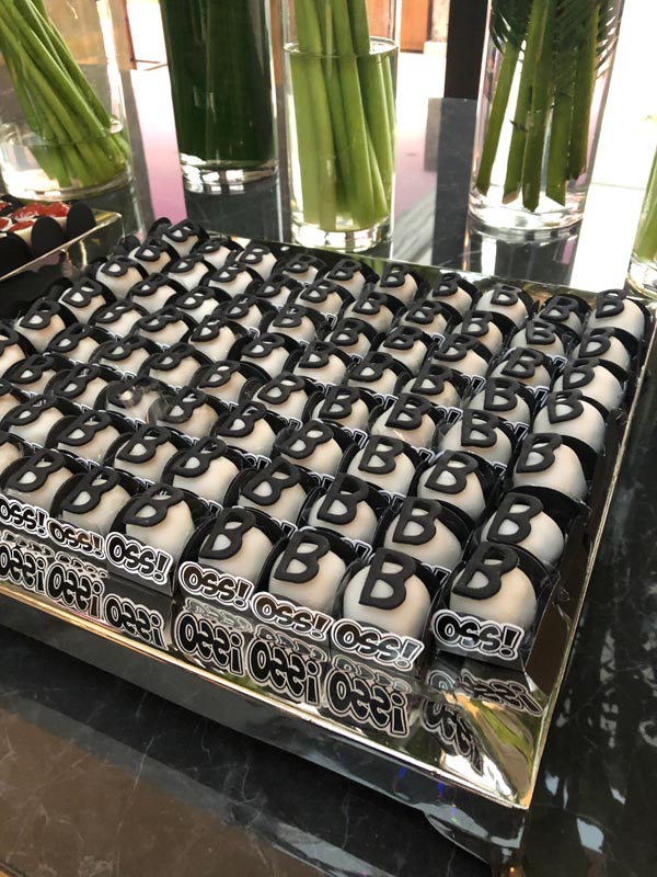 Camafeu di noci con iniziali decorative